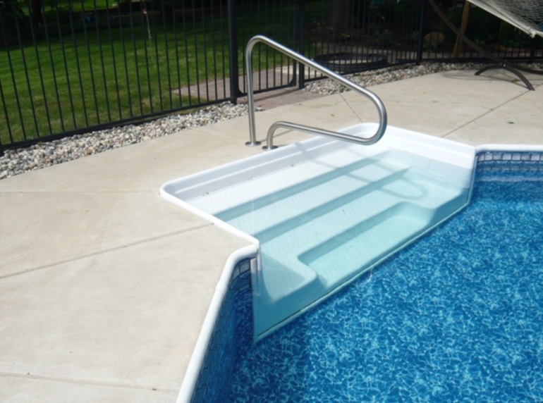 Cincinnati Ohio Fiberglass Swimming Pool Steps Resurfacing